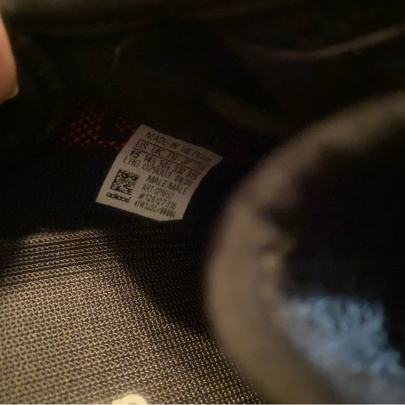 Yeezy Boost 350 V2 'Bred' - Picture 12 of 15